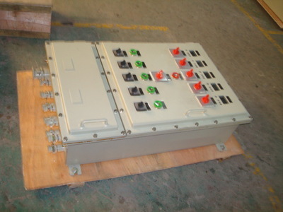 特價(jià)批發(fā)照明動(dòng)力配電箱、配電柜、電氣控制柜及無功補(bǔ)償裝置 瑞安市恒安電氣的專業(yè)優(yōu)勢(shì)